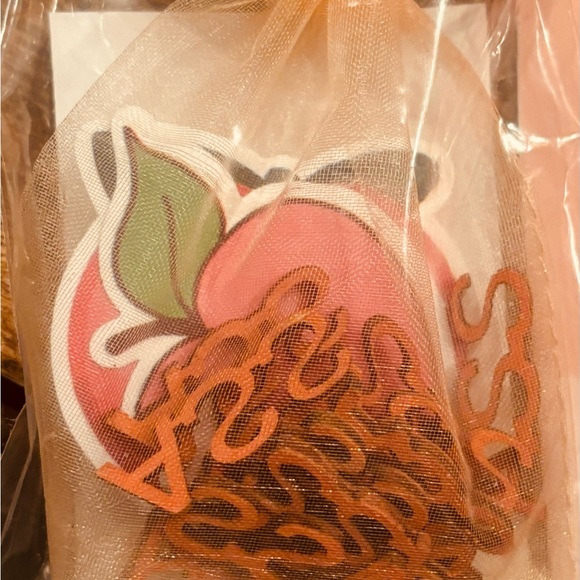 Scratch & sniff peaches - Picture 5 of 5